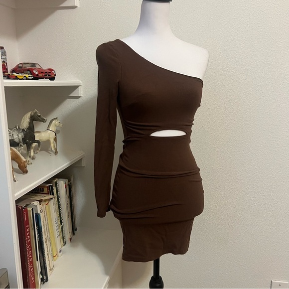 Princess Polly‎ Chocolate One-Shoulder Dress - Picture 3 of 9